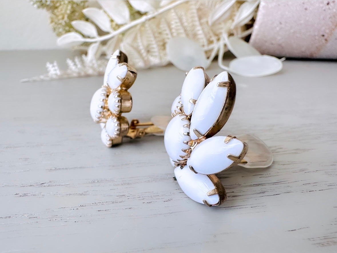 Spiral Milk Glass Earrings, 1960s Vintage Earrings, Dramatic White and Gold Bridal Clip-on Earrings, 1960s Elegant Statement Bridal Earrings
