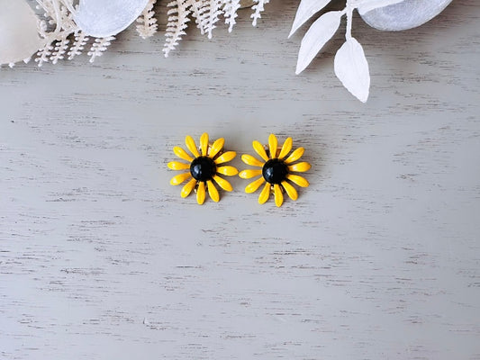 Cute Yellow Daisy Earrings, Vintage Flower Earrings, Enamel Clip-On Earring, Flower Power Mod Pop Retro Style, Small Vintage Metal Earrings