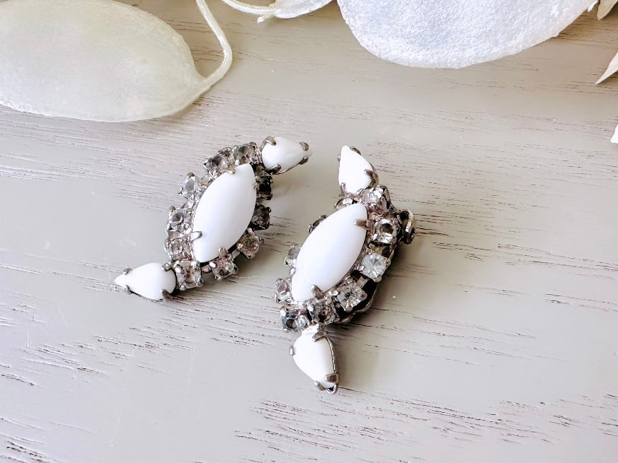 Vintage Milk Glass Earrings, 1940s Vintage Earrings, Unique White & Silver Bridal Clip-on Earrings, 40s Elegant Statement Earrings