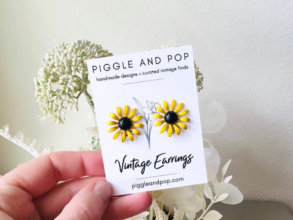 Cute Yellow Daisy Earrings, Vintage Flower Earrings, Enamel Clip-On Earring, Flower Power Mod Pop Retro Style, Small Vintage Metal Earrings