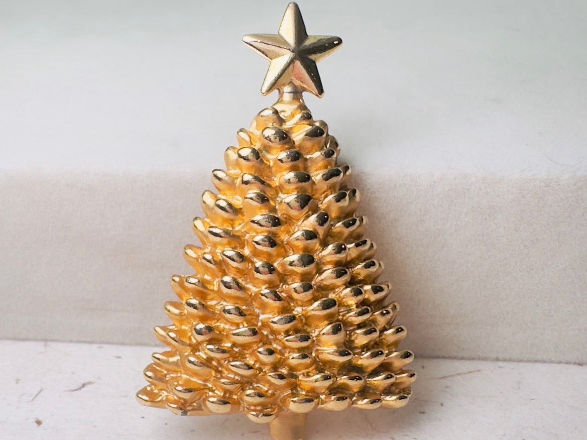 Gold Christmas Tree Brooch, Vintage Winter Wonderland Woodland Holiday Pin with Star