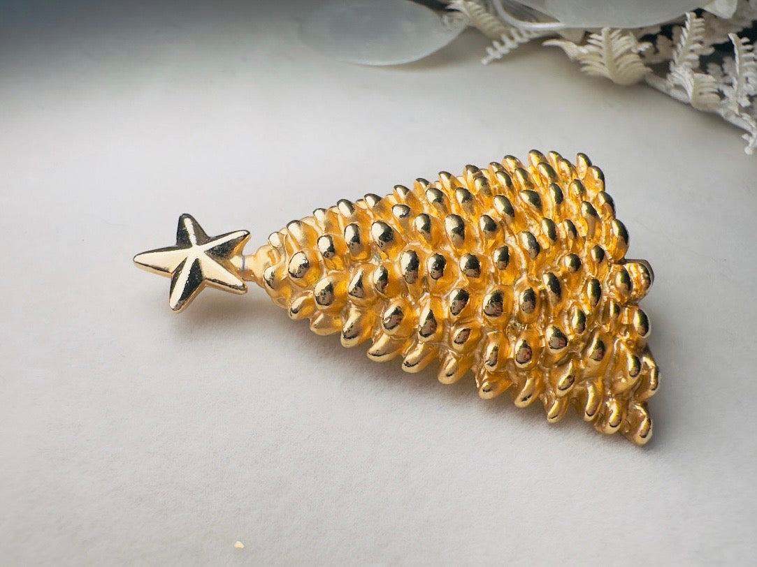Gold Christmas Tree Brooch, Vintage Winter Wonderland Woodland Holiday Pin with Star