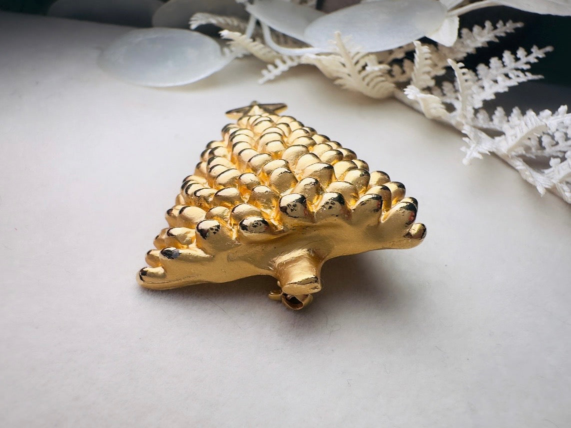 Gold Christmas Tree Brooch, Vintage Winter Wonderland Woodland Holiday Pin with Star