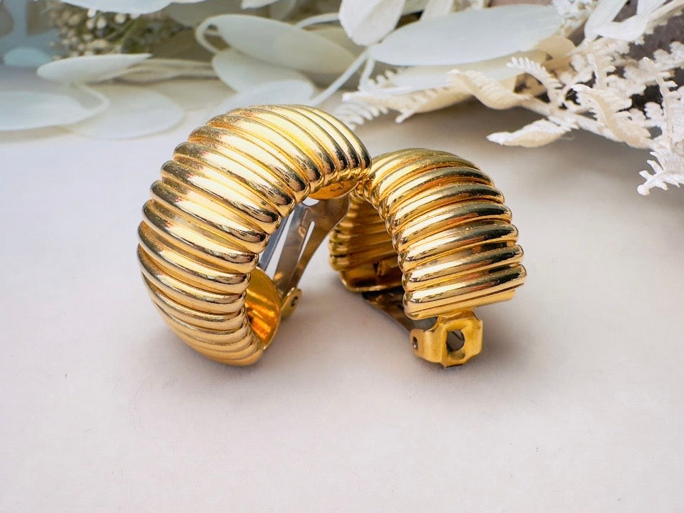 Gold Huggie Hoop Earrings, Textured Bold Half Hoop Vintage Earrings, 1980s Classic Gold Clip On Earrings