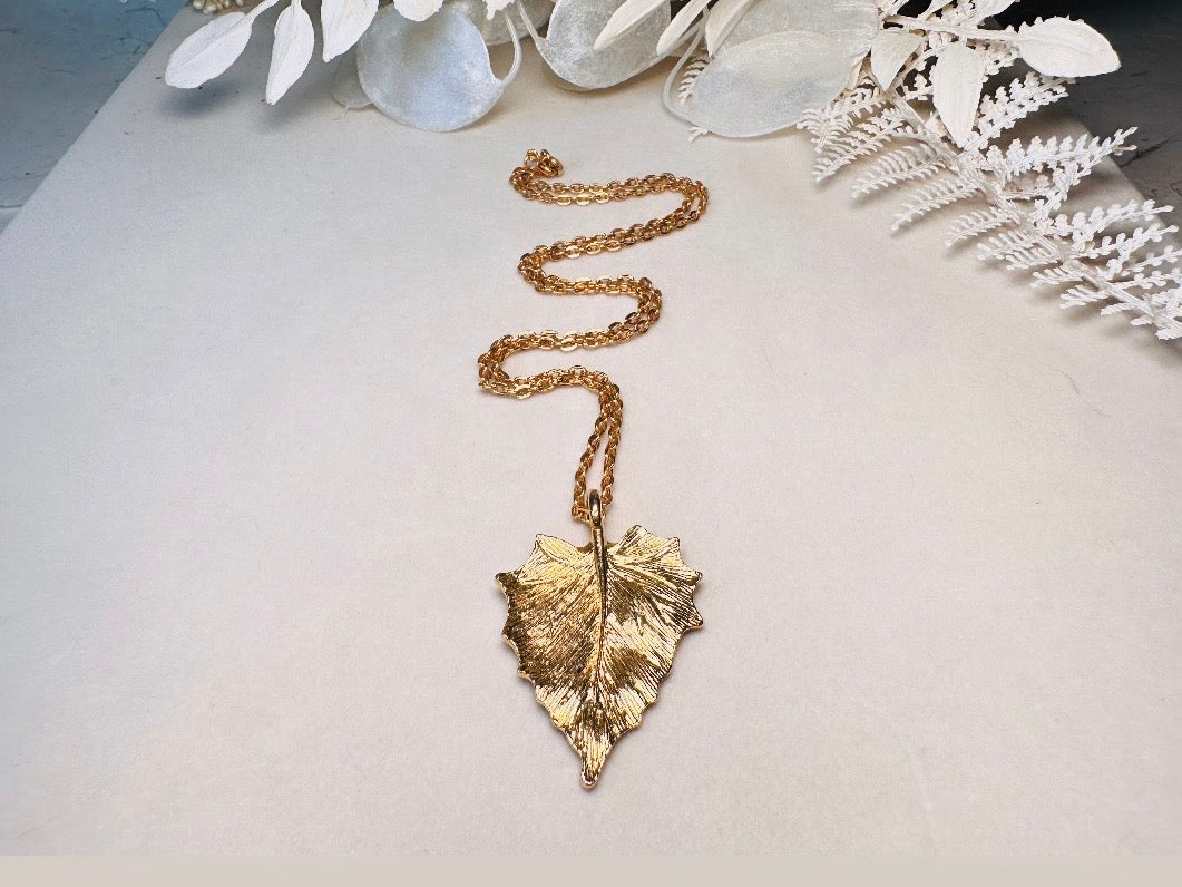 Gold Leaf Necklace, Vintage Gold Leaf Pendant Necklace, Gold Chain Layering Necklace