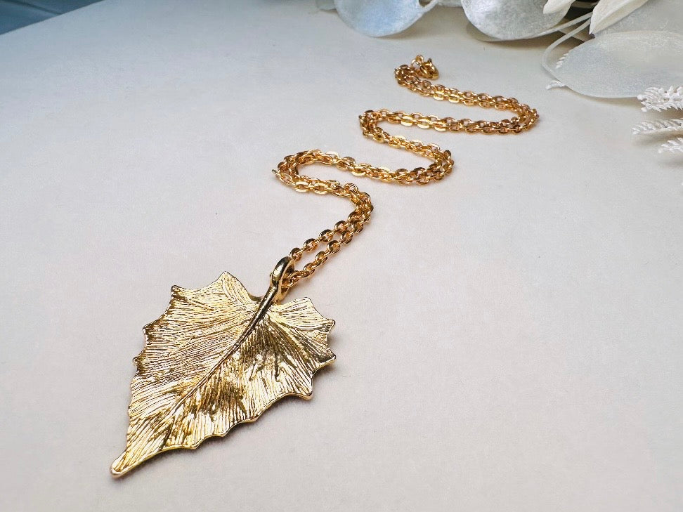 Gold Leaf Necklace, Vintage Gold Leaf Pendant Necklace, Gold Chain Layering Necklace
