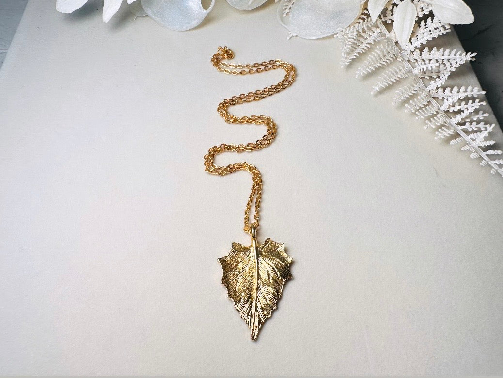 Gold Leaf Necklace, Vintage Gold Leaf Pendant Necklace, Gold Chain Layering Necklace
