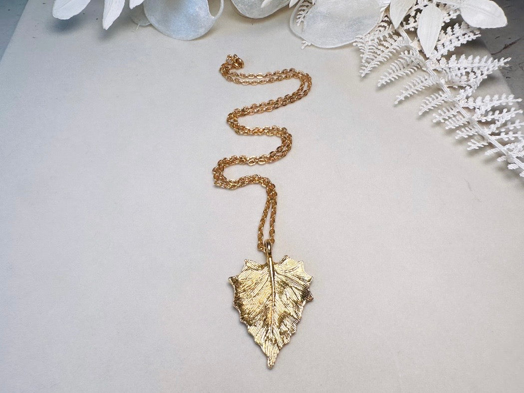 Gold Leaf Necklace, Vintage Gold Leaf Pendant Necklace, Gold Chain Layering Necklace