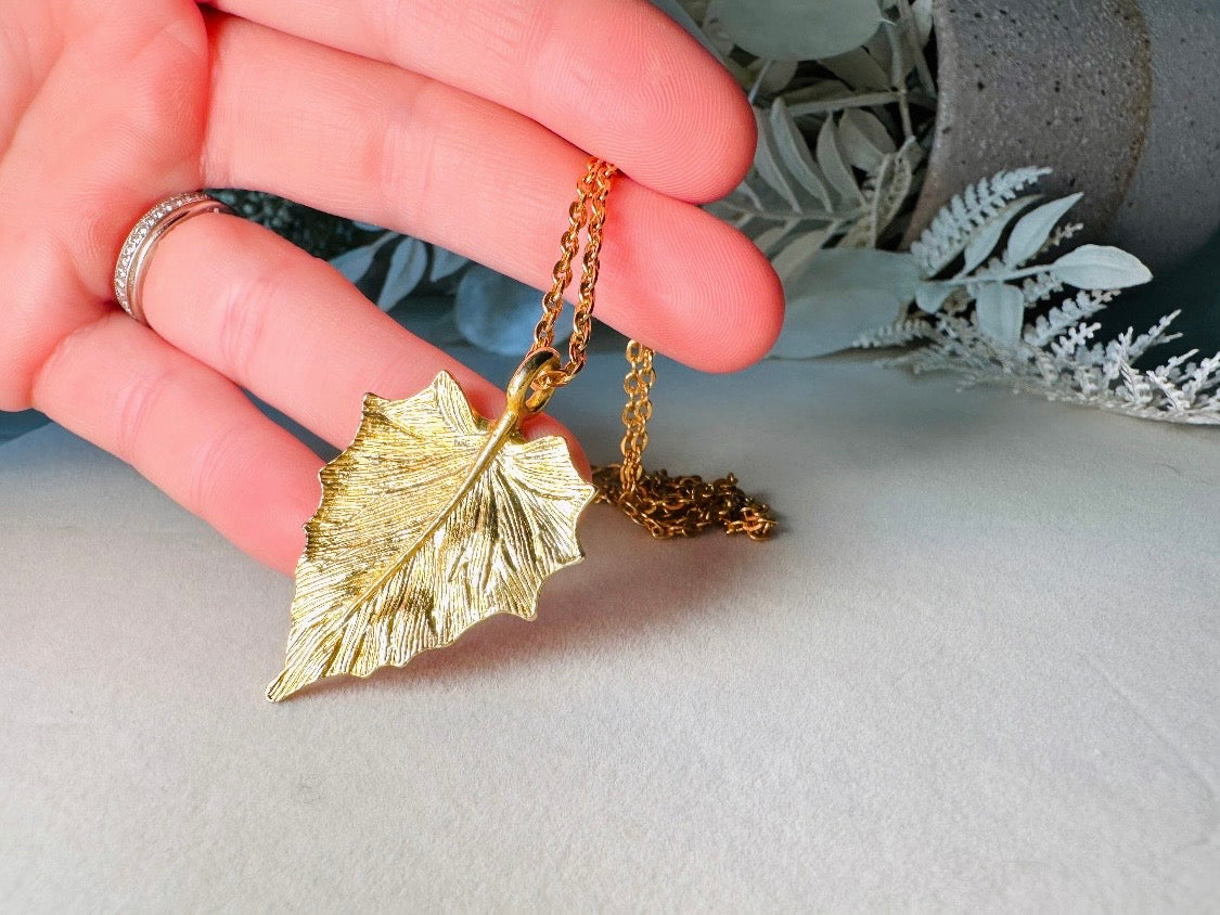 Gold Leaf Necklace, Vintage Gold Leaf Pendant Necklace, Gold Chain Layering Necklace