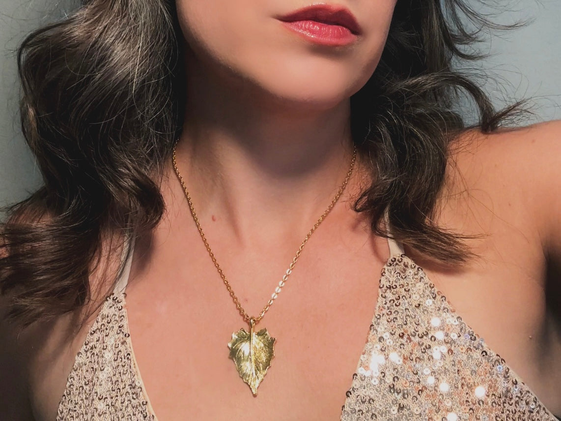 Gold Leaf Necklace, Vintage Gold Leaf Pendant Necklace, Gold Chain Layering Necklace