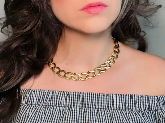 This 1980s Monet necklace is a classic vintage gold chain necklace that you can style endlessly. This vintage designer necklace is by Monet; a vintage jewelry company renowned and well loved for beautiful designs that have stood the test of time. This 1980s gold choker necklace is a classic and a true staple for your jewelry box. Modeled for size reference.