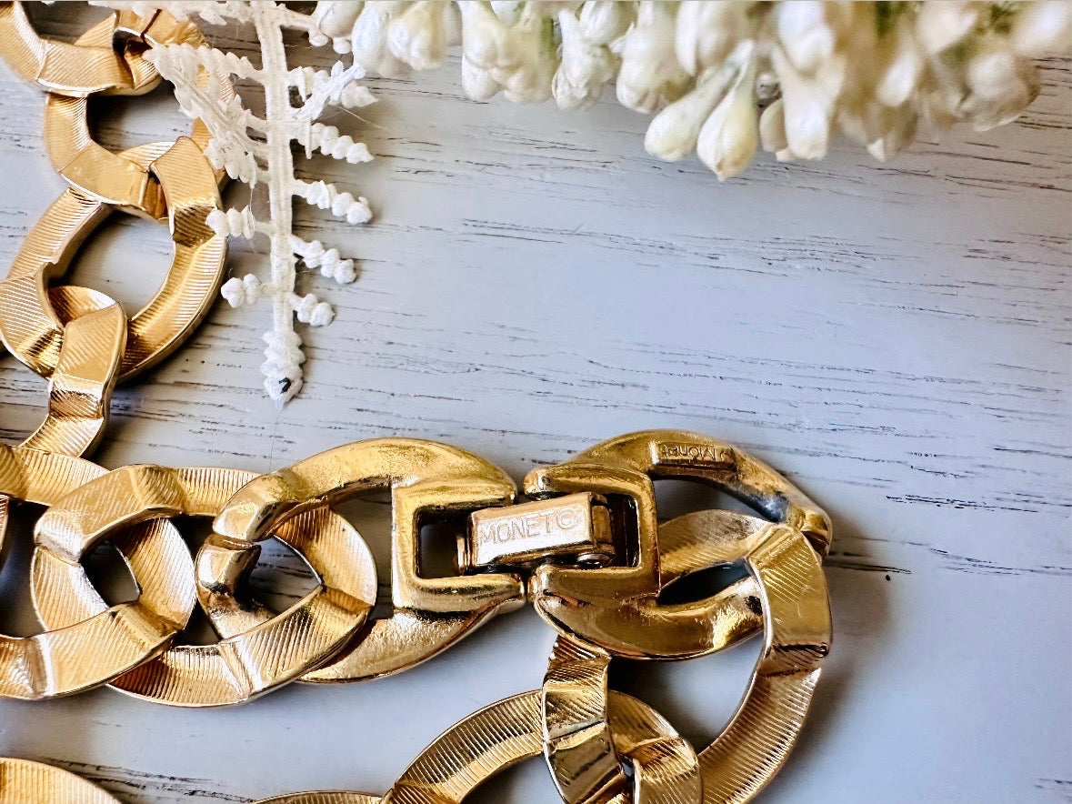 This 1980s Monet necklace is a classic vintage gold chain necklace that you can style endlessly. This vintage designer necklace is by Monet; a vintage jewelry company renowned and well loved for beautiful designs that have stood the test of time.  Signed clasp.