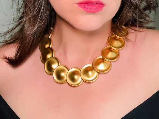 This vintage brushed gold Monet disc necklace is perfection. This vintage Cleopatra style choker is the height of 80s glamour, featuring stunning articulated satin gold discs. This necklace is so flattering on, laying perfectly on the collarbones. Adjustable hook closure with gold chain extender. Monet is renowned and well loved for beautiful jewelry that has stood the test of time. 