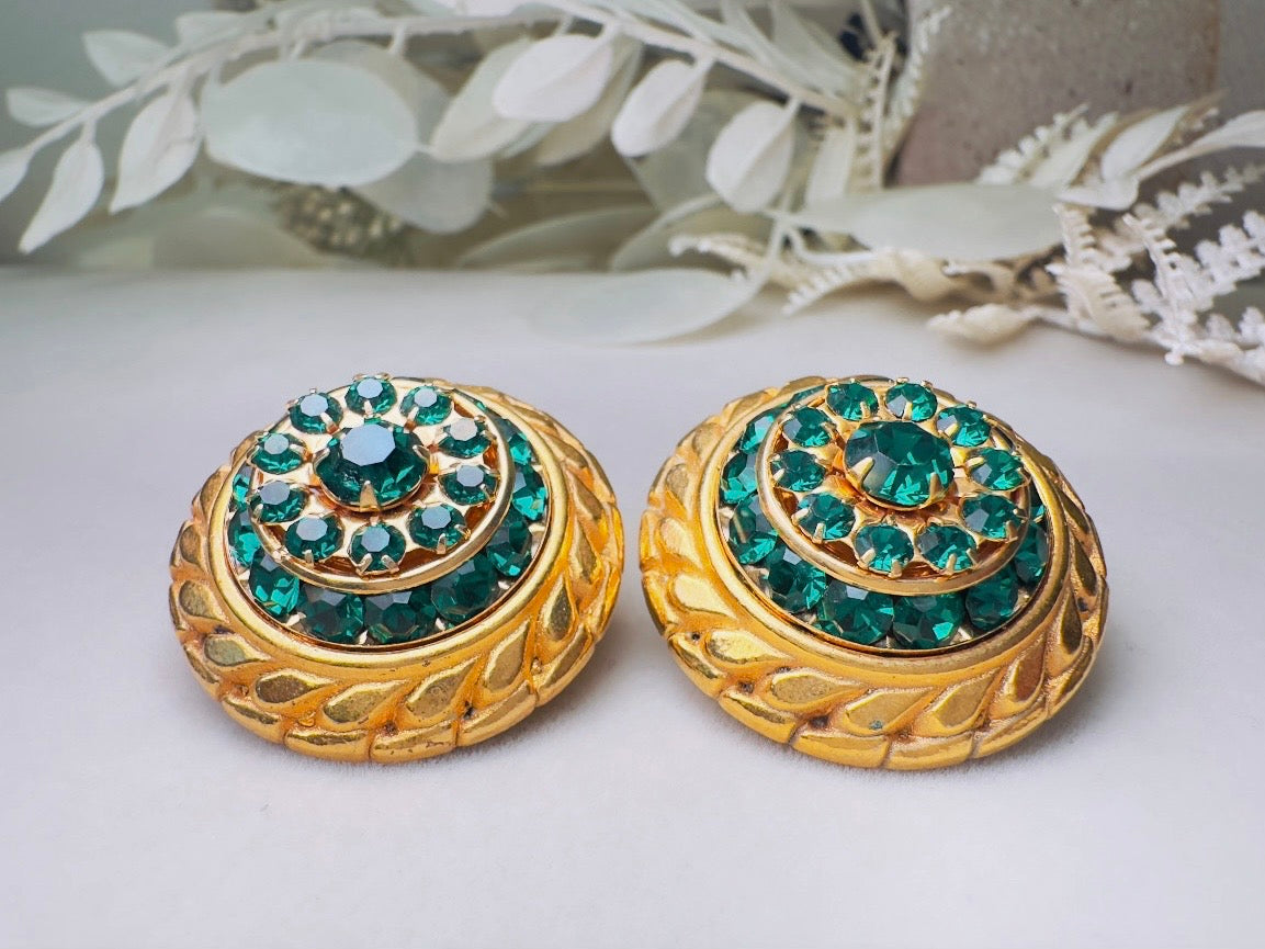Green Cocktail Earrings, Vintage Etruscan Gold Earrings with Emerald Crystals, Retro 60s Glam Holiday Sparkle Statement Clip On Earrings