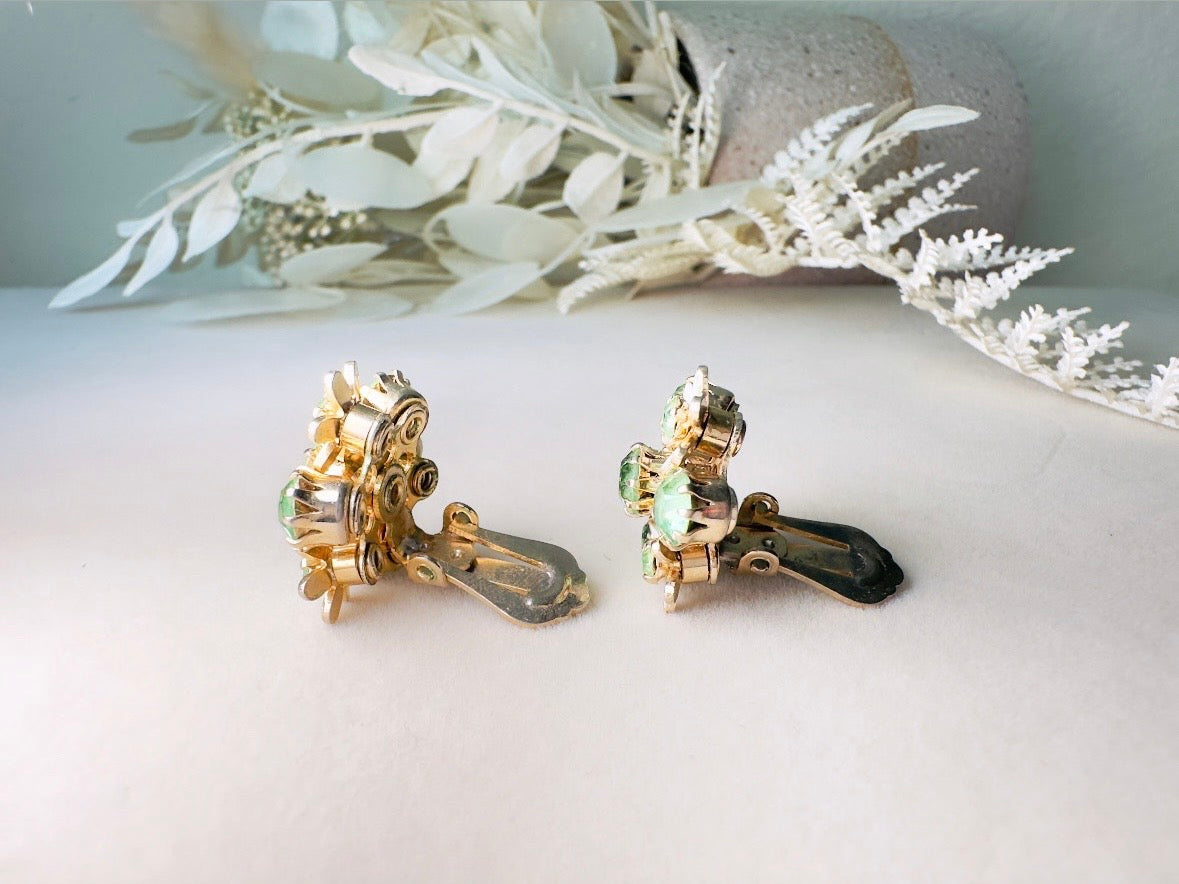 Green Crystal Flower Earrings, 60s Vintage WEISS Cocktail Earrings, Floral White Daisy Cluster Enamel Clip On Earrings