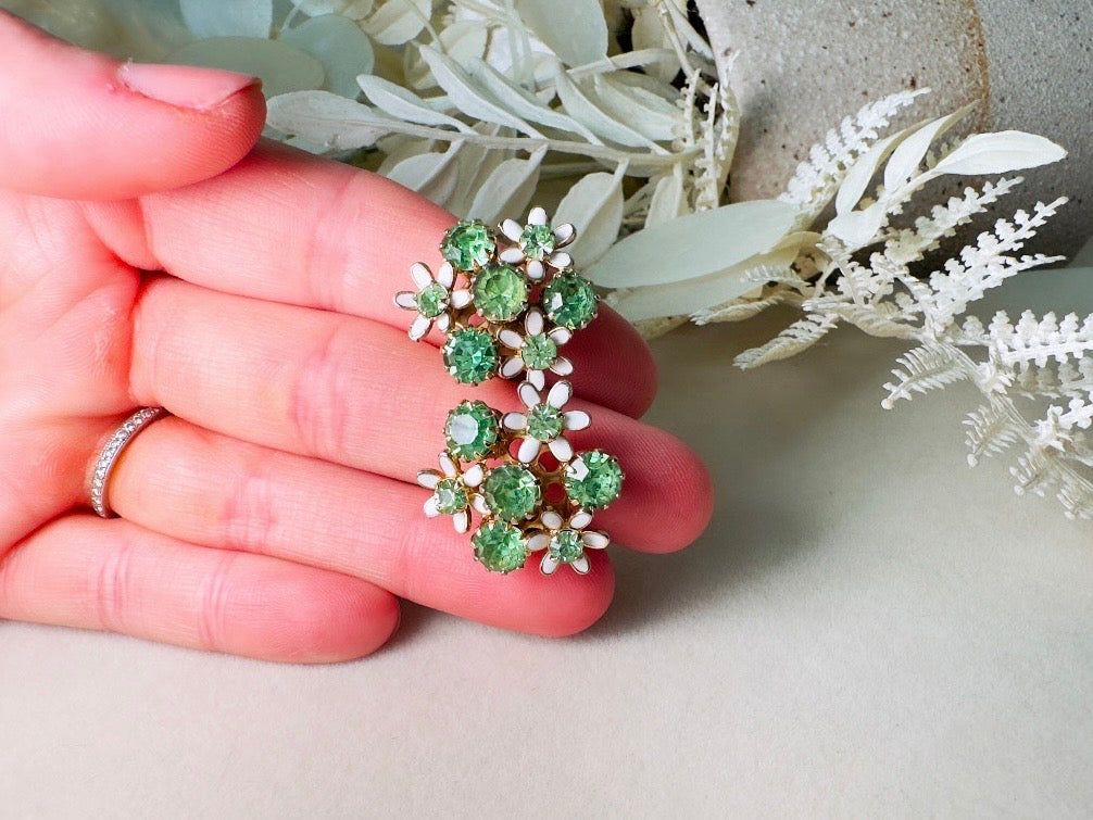 Green Crystal Flower Earrings, 60s Vintage WEISS Cocktail Earrings, Floral White Daisy Cluster Enamel Clip Ons