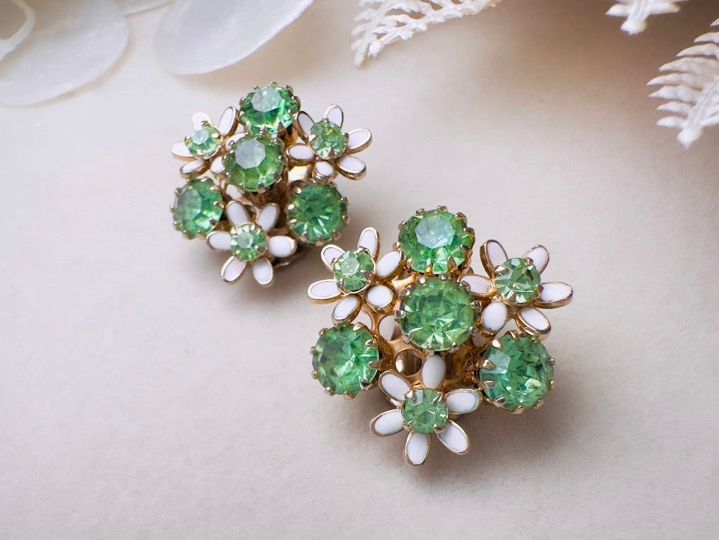Green Crystal Flower Earrings, 60s Vintage WEISS Cocktail Earrings, Floral White Daisy Cluster Enamel Clip Ons