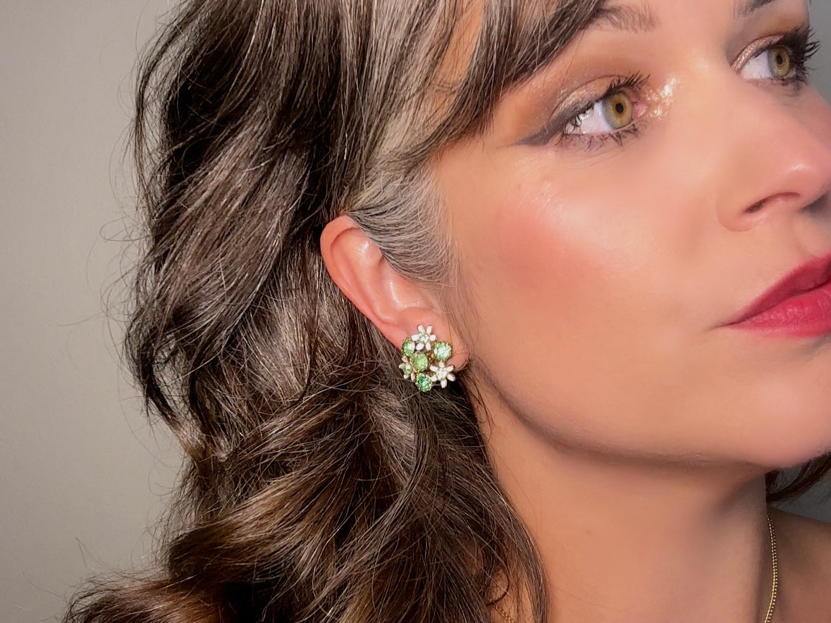 Green Crystal Flower Earrings, 60s Vintage WEISS Cocktail Earrings, Floral White Daisy Cluster Enamel Clip Ons