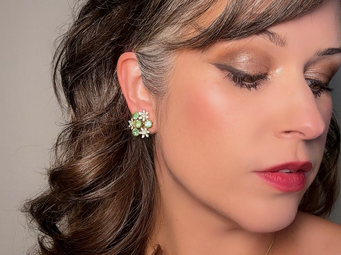 Green Crystal Flower Earrings, 60s Vintage WEISS Cocktail Earrings, Floral White Daisy Cluster Enamel Clip Ons