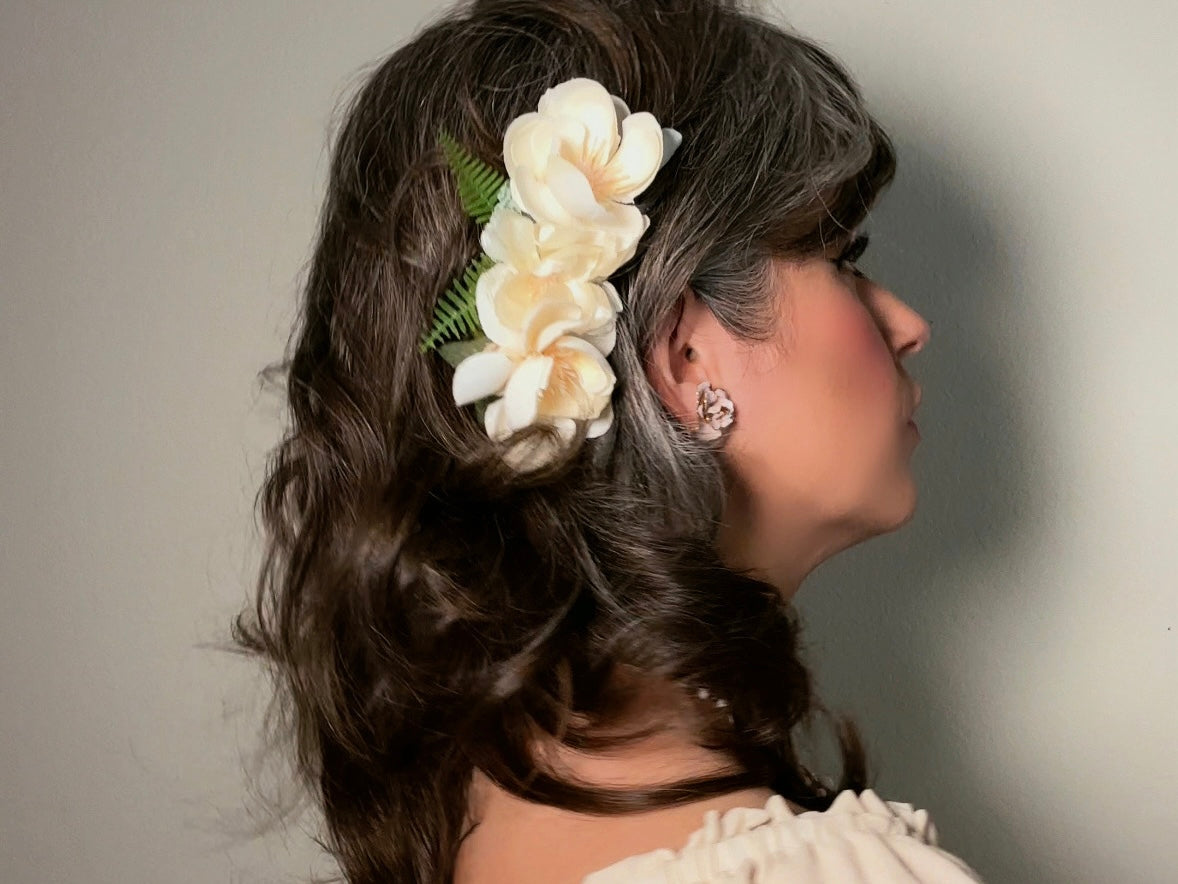 Handmade Flower Hair Comb, Ethereal Cream Silk Floral Bridal Hair Accessory for Wedding