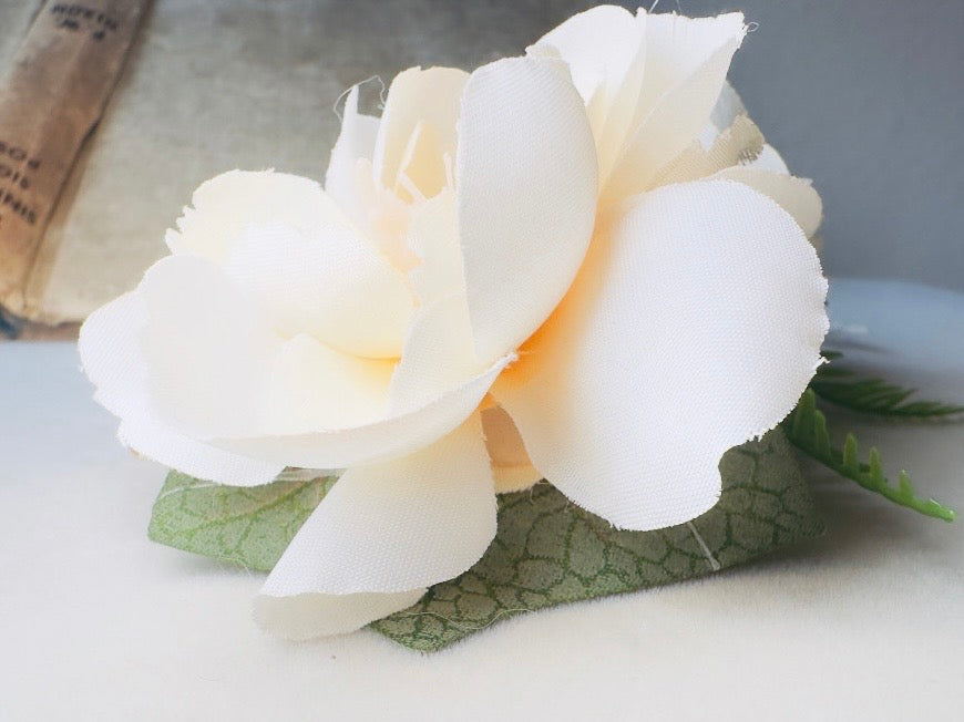 Handmade Flower Hair Comb, Ethereal Cream Silk Floral Bridal Hair Accessory for Wedding