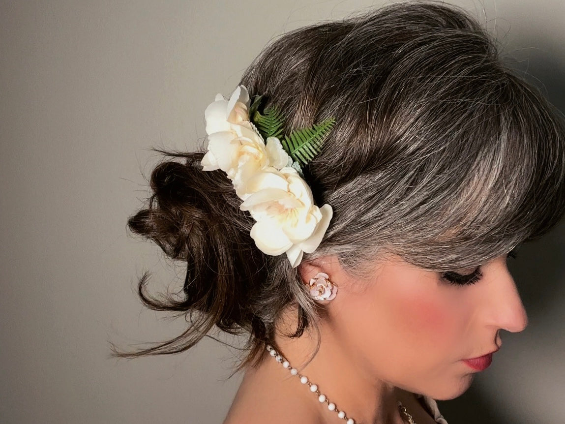Handmade Flower Hair Comb, Ethereal Cream Silk Floral Bridal Hair Accessory for Wedding