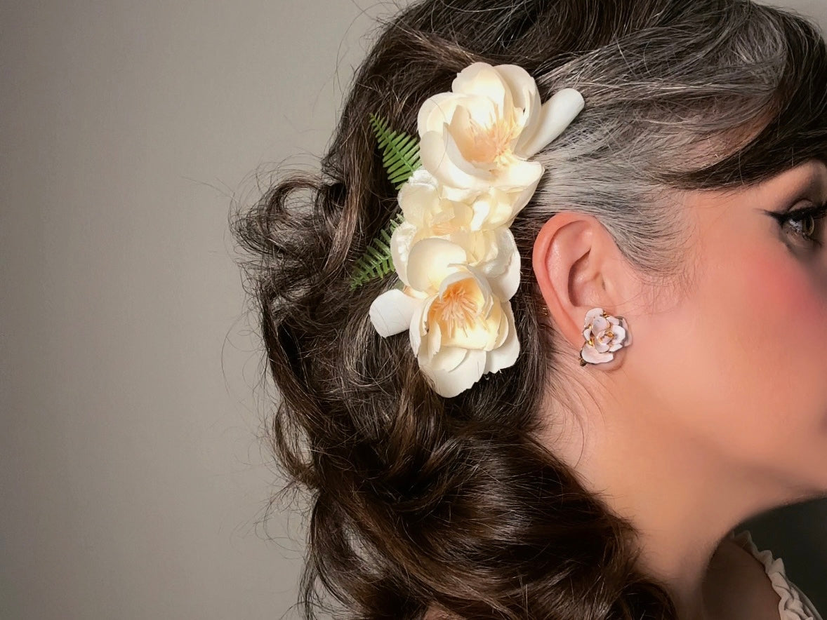 Handmade Flower Hair Comb, Ethereal Cream Silk Floral Bridal Hair Accessory for Wedding