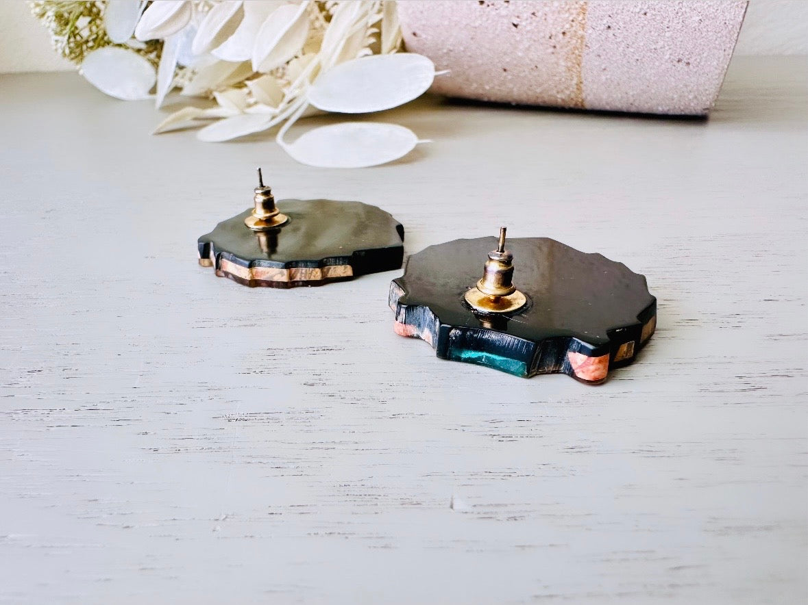 Lee Sands Lion Earrings, Shell and Stone Mosaic Lion Face Vintage Earrings, Brown, Peach and Green Vintage Leo 1980s Pierced Post Earrings from Piggle and Pop