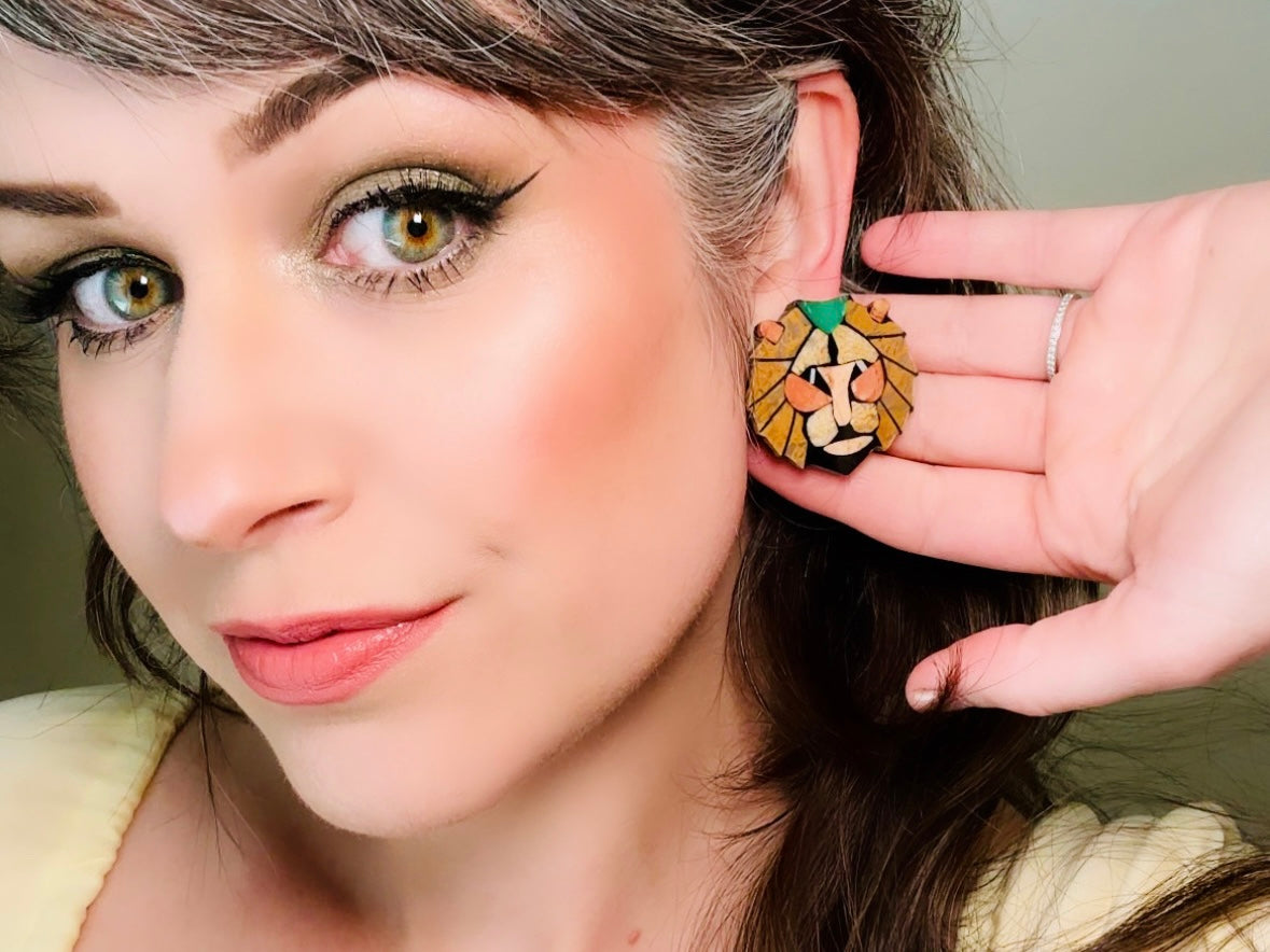 Lee Sands Lion Earrings, Shell and Stone Mosaic Lion Face Vintage Earrings, Brown, Peach and Green Vintage Leo 1980s Pierced Post Earrings from Piggle and Pop