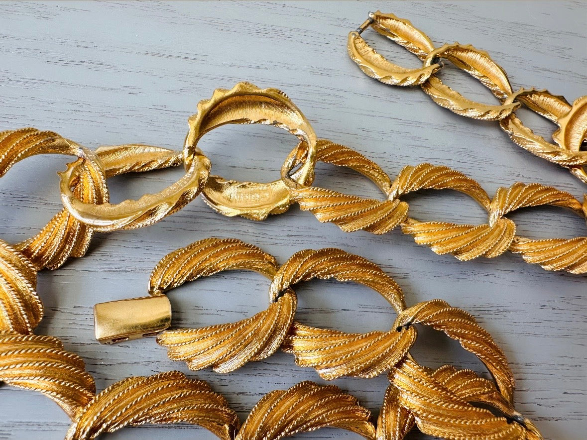 Napier Brushed Gold Chain Necklace, Bold Gold Chain Designer Vintage Necklace, 80s Mogul Style Wide Link Rope Chain 18" Necklace