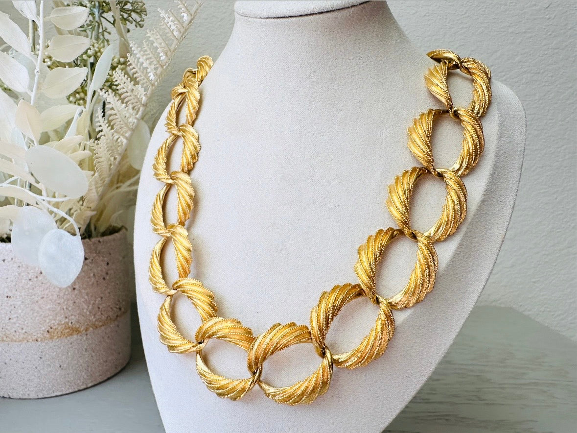 Napier Brushed Gold Chain Necklace, Bold Gold Chain Designer Vintage Necklace, 80s Mogul Style Wide Link Rope Chain 18" Necklace