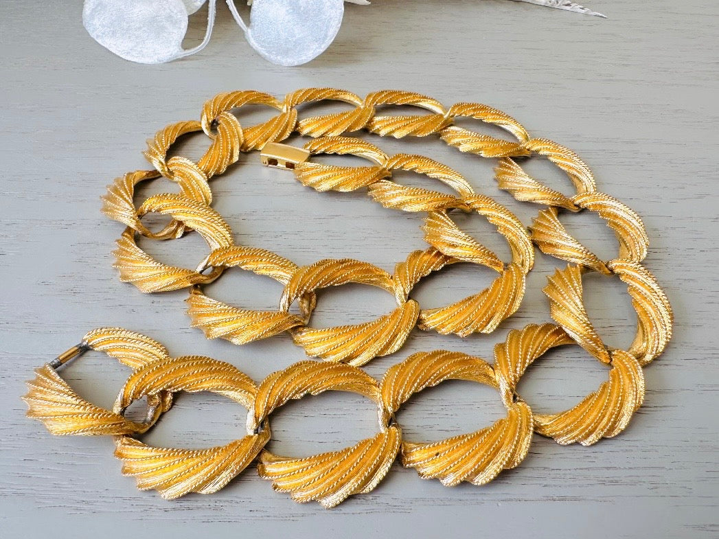 Napier Brushed Gold Chain Necklace, Bold Gold Chain Designer Vintage Necklace, 80s Mogul Style Wide Link Rope Chain 