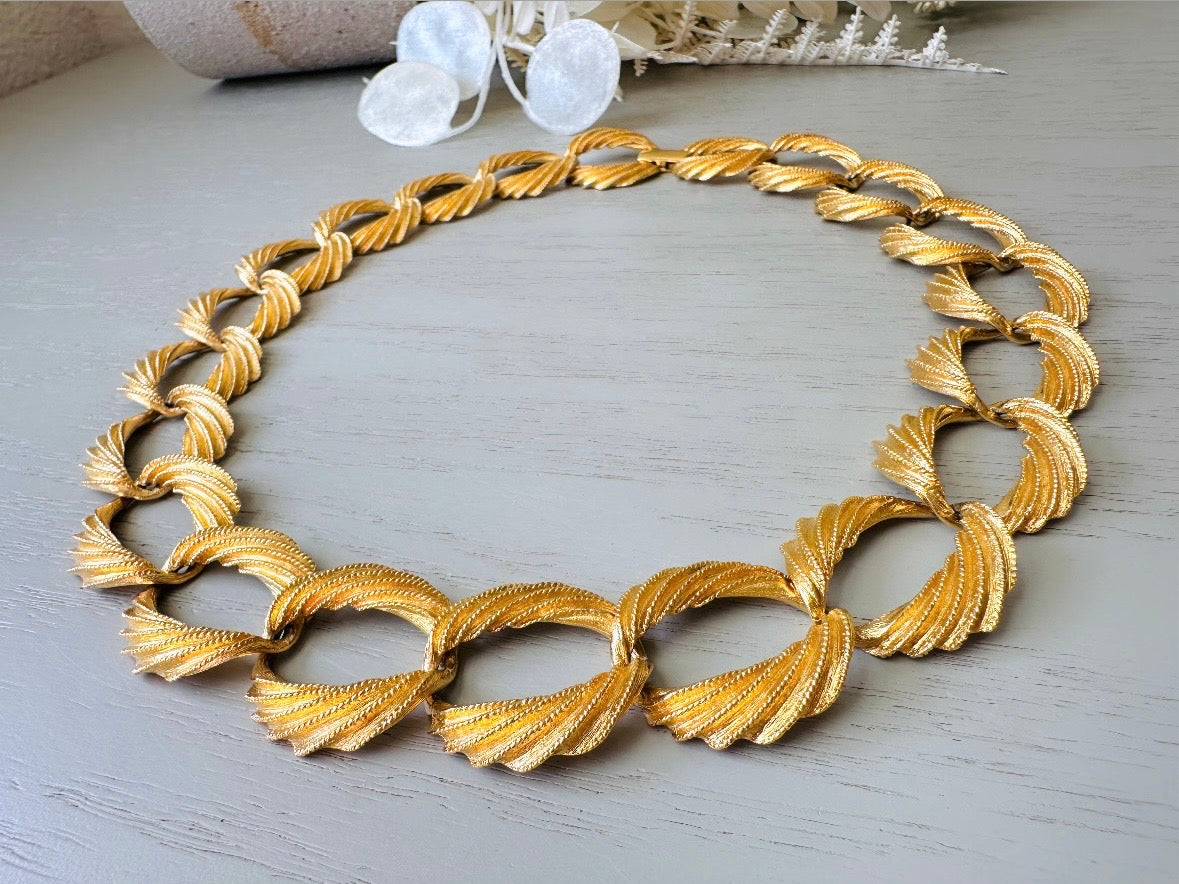 Napier Brushed Gold Chain Necklace, Bold Gold Chain Designer Vintage Necklace, 80s Mogul Style Wide Link Rope Chain 18" Necklace