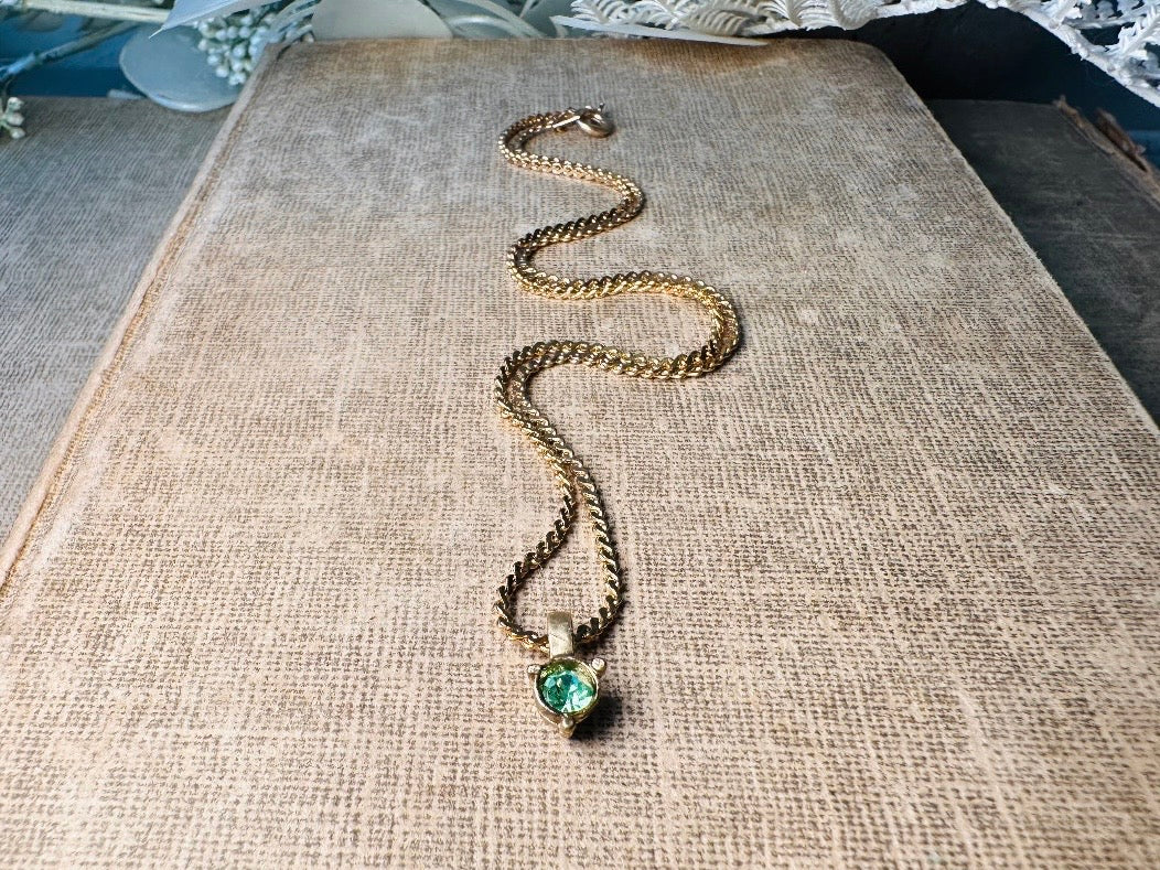 Peridot Crystal Pendant Necklace, Vintage Dainty Short Gold Chain Choker with Small Green Pendant