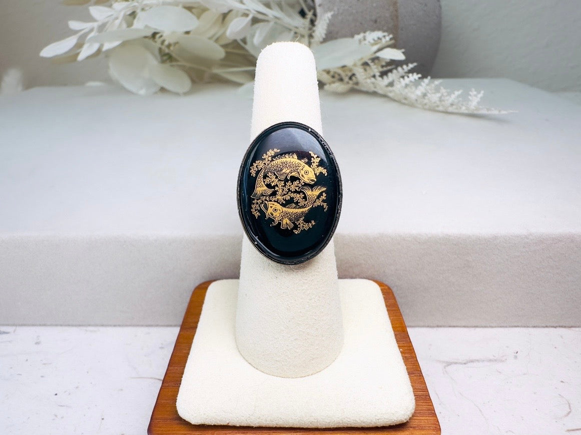 Pisces Zodiac Ring, Vintage Astrology Ring with Black Glass Cameo and Gold Leaf Detail, Unisex Star Sign Adjustable Antique Bronze Ring