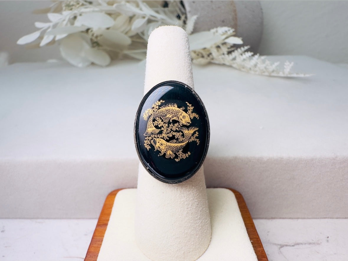 Pisces Zodiac Ring, Vintage Astrology Ring with Black Glass Cameo and Gold Leaf Detail, Unisex Star Sign Adjustable Antique Bronze Ring