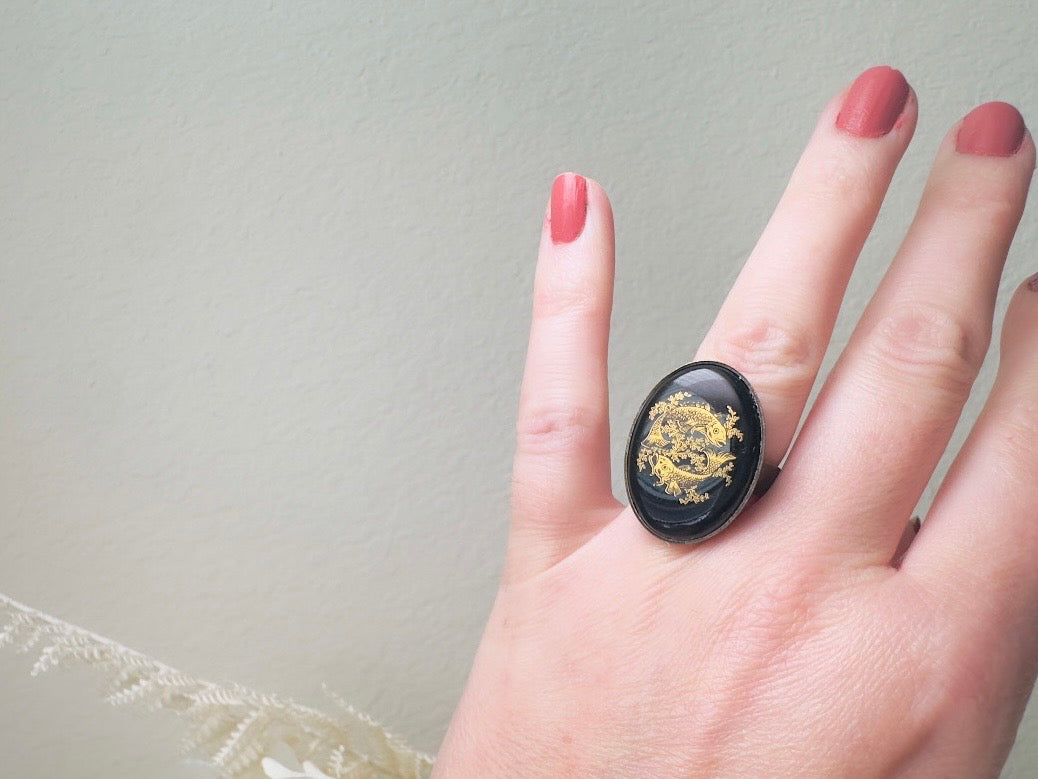 Pisces Zodiac Ring, Vintage Astrology Ring with Black Glass Cameo and Gold Leaf Detail, Unisex Star Sign Adjustable Antique Bronze Ring
