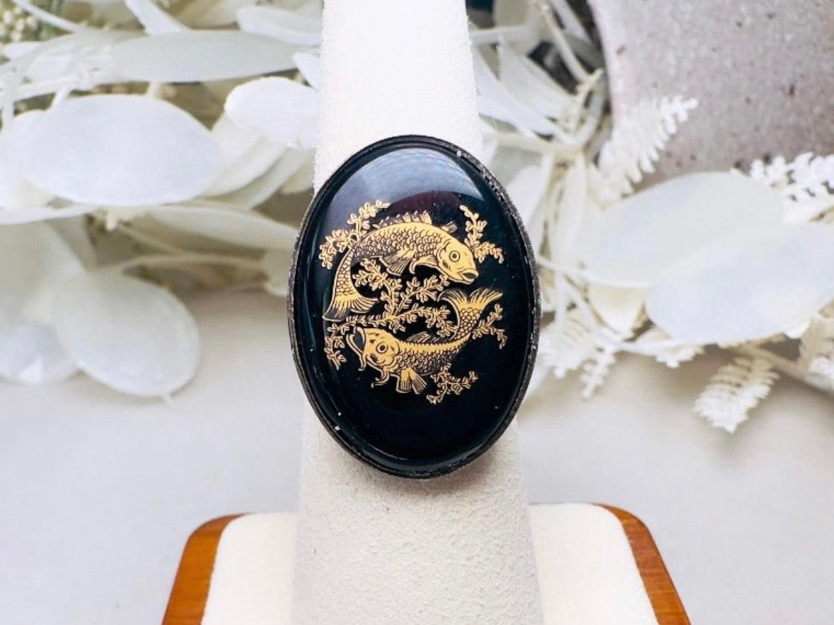 Pisces Zodiac Ring, Vintage Astrology Ring with Black Glass Cameo and Gold Leaf Detail, Unisex Star Sign Adjustable Antique Bronze Ring