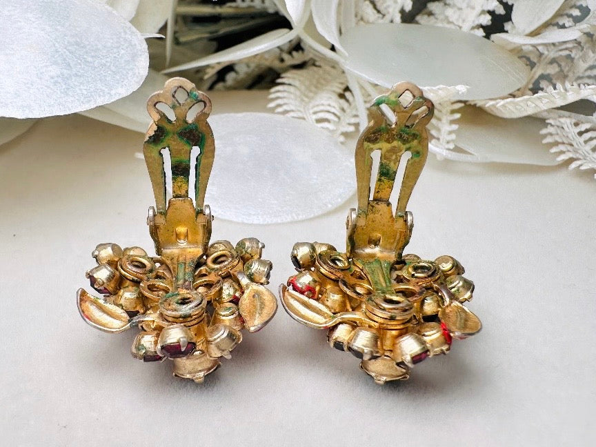 Red Crystal Flower Earrings, Vintage WEISS Rhinestone Earrings, 40s Floral Rhinestone Clip On Earrings, with Matte Red Enamel Leaves