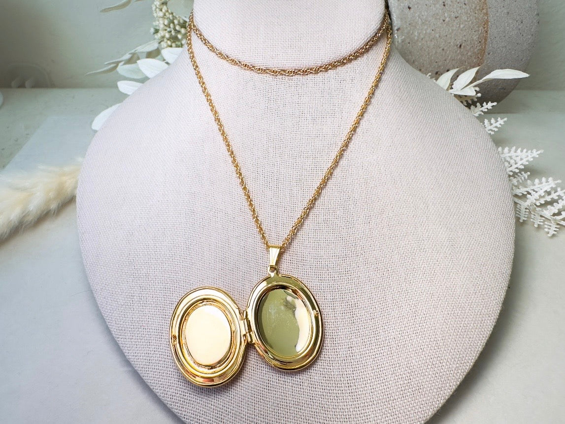 Rose Locket Necklace, Vintage Gold Chain Necklace with Burgundy Flower Cameo, Dark Academia Victorian Photo Locket