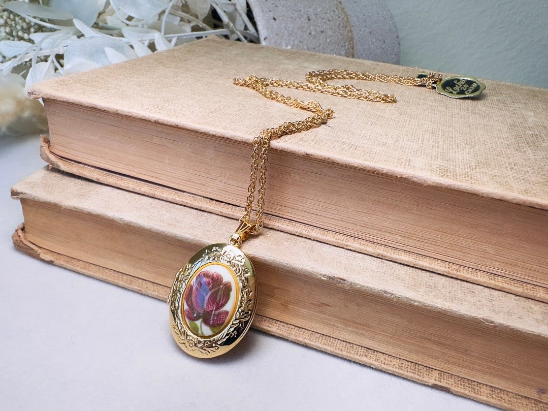 Rose Locket Necklace, Vintage Gold Chain Necklace with Burgundy Flower Cameo, Dark Academia Victorian Photo Locket