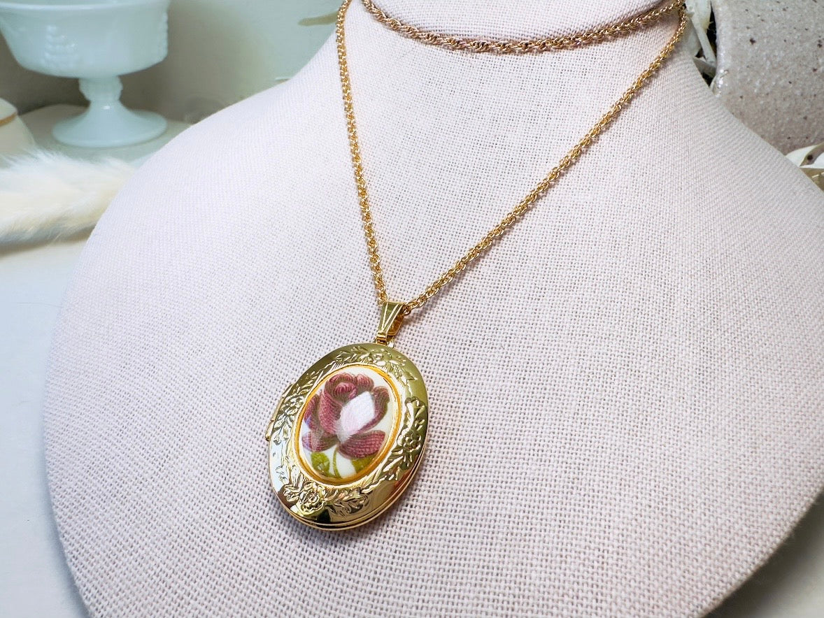 Rose Locket Necklace, Vintage Gold Chain Necklace with Burgundy Flower Cameo, Dark Academia Victorian Photo Locket