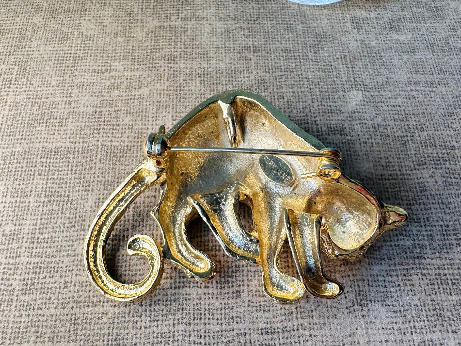 This vintage black and gold spotted leopard brooch is incredible. It is not only a striking statement brooch but easily converts to a pendant with a built in bail- add it to your favorite chain for to transform into a pendant necklace. Signed Park Lane piece in excellent vintage condition, with minimal wear. Incredibly detailed and a wonderful size. Please view all pics and let me know if you have any questions at all.

Dimensions: approximately 2.25". x 1.5"&nbsp;
