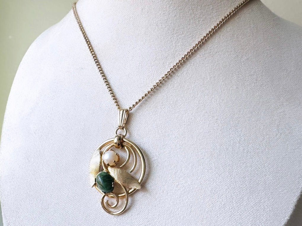 Vintage 1975 Necklace, Green Jade and Pearl Pendant Necklace, Vintage Sarah Coventry Prong Set Double Stone Necklace, Ornate Gold Leaves close up