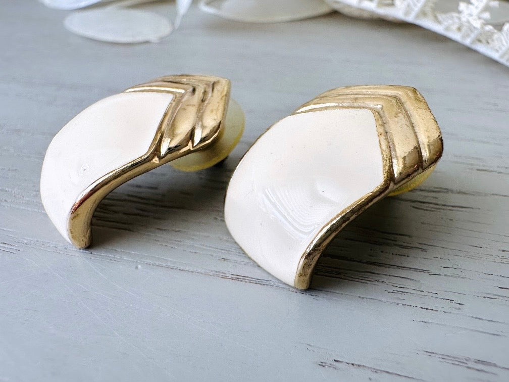 Vintage 1980s Post Earrings, Cream Enamel Gold Chevron, Shield Pierced Earrings, Cool Vintage Earrings side view