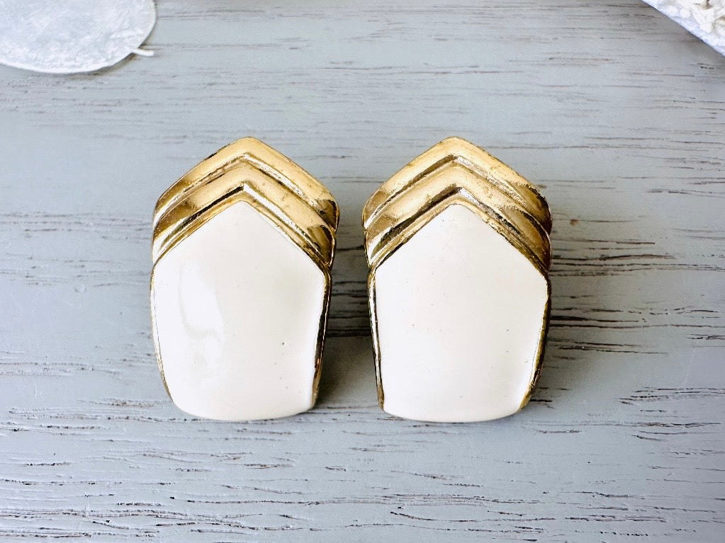 Vintage 1980s Post Earrings, Cream Enamel Gold Chevron, Shield Pierced Earrings, Cool Vintage Earrings close 