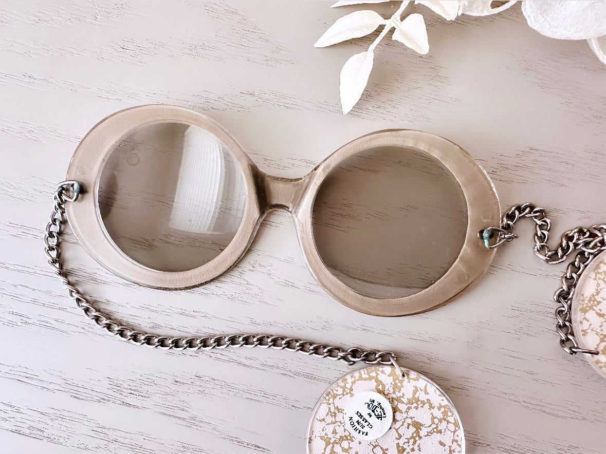 Vintage 70s Je-Dol Sunglasses, Amazing Cream and Gold Swinging 60s Mod Chain Sunglasses