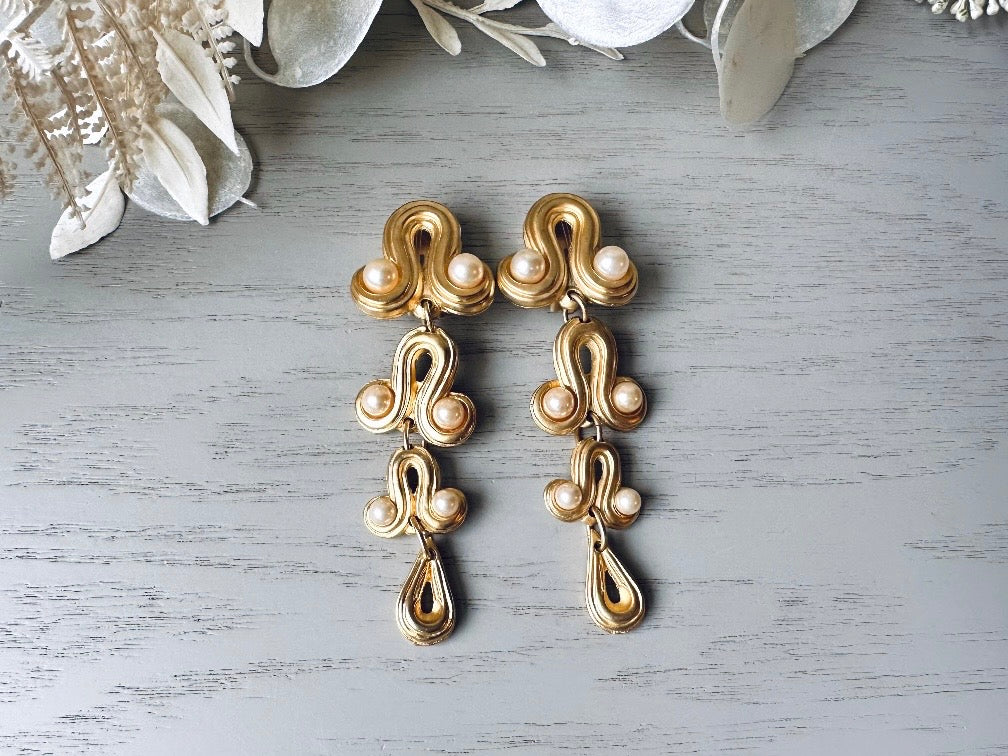 top Vintage Blanca Designer Pearl Drop Oversized Matte Gold Clip On Earrings
