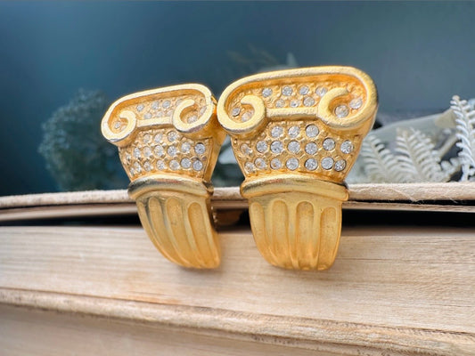 These vintage gold Carolee Roman column earrings are an incredible pair of bold neoclassical earrings. Featuring a matte gold finish, these clip on style sculptural earrings are accented with tiny pave set rhinestones. An incredible pair of signed designer earrings from the 1980s. A truly striking vintage treasure. Please view all pics and let me know if you have any questions at all!