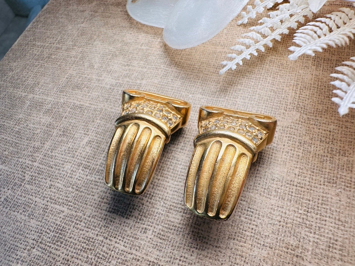 These vintage gold Carolee Roman column earrings are an incredible pair of bold neoclassical earrings. Featuring a matte gold finish, these clip on style sculptural earrings are accented with tiny pave set rhinestones. An incredible pair of signed designer earrings from the 1980s. A truly striking vintage treasure. Please view all pics and let me know if you have any questions at all!